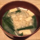 ほうれん草と揚げ玉入りお味噌汁